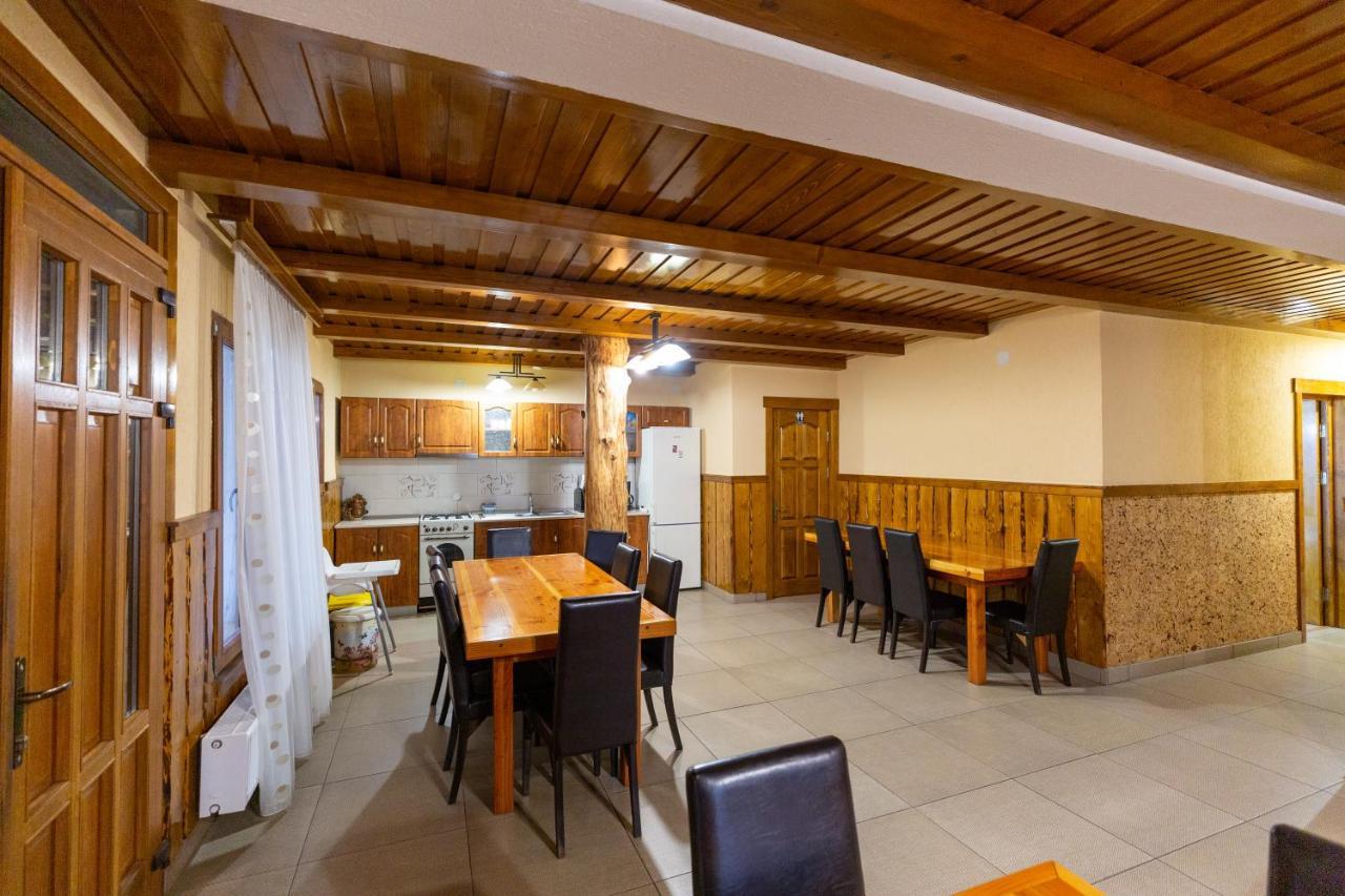 Conacul De Sub Munte Villa Novaci-Straini Bagian luar foto