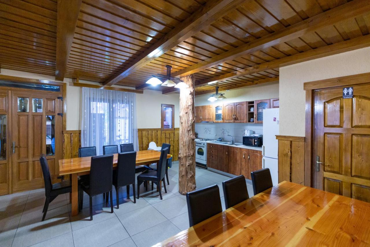Conacul De Sub Munte Villa Novaci-Straini Bagian luar foto