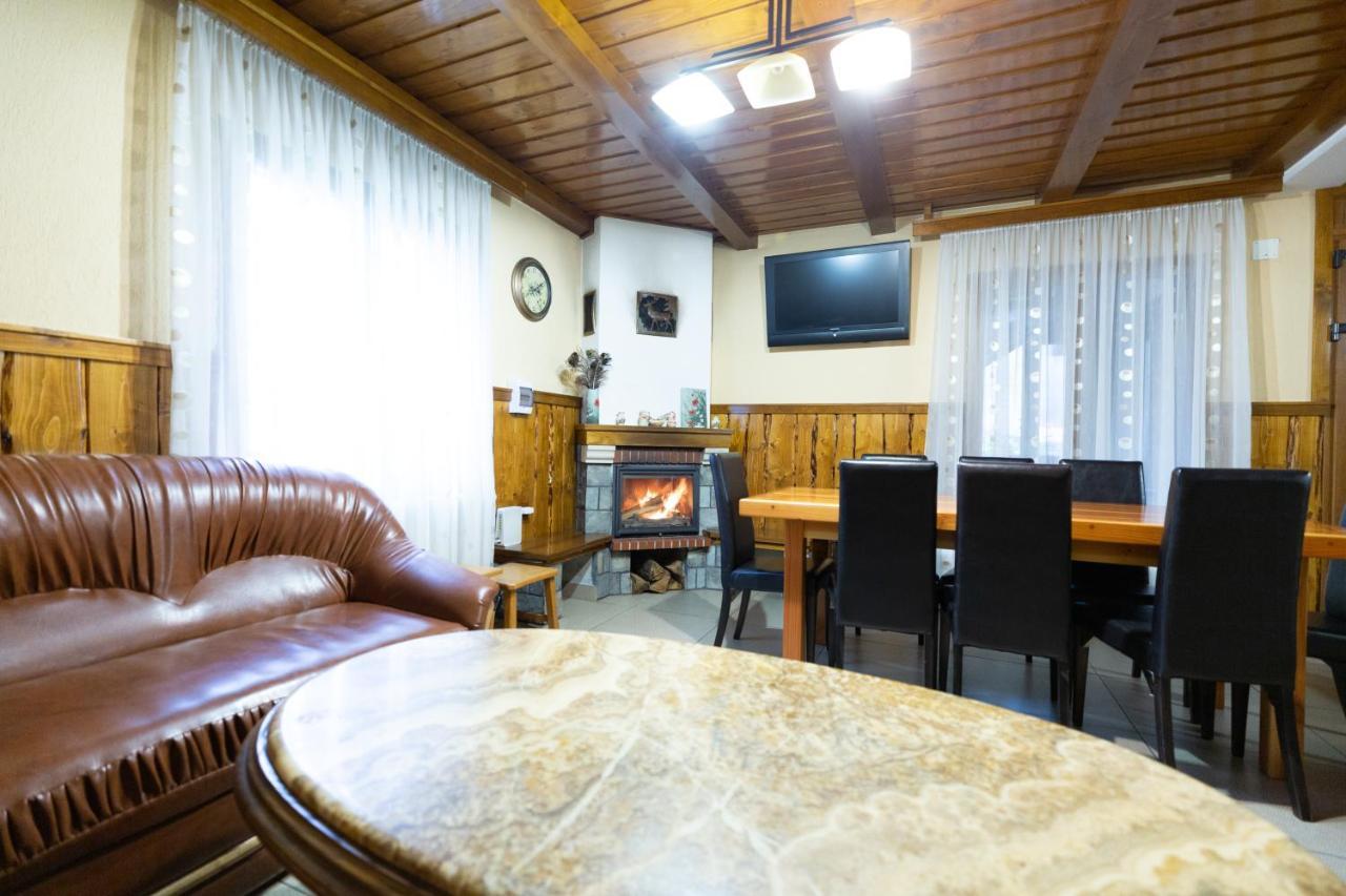 Conacul De Sub Munte Villa Novaci-Straini Bagian luar foto