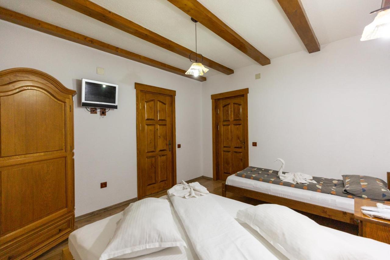 Conacul De Sub Munte Villa Novaci-Straini Bagian luar foto