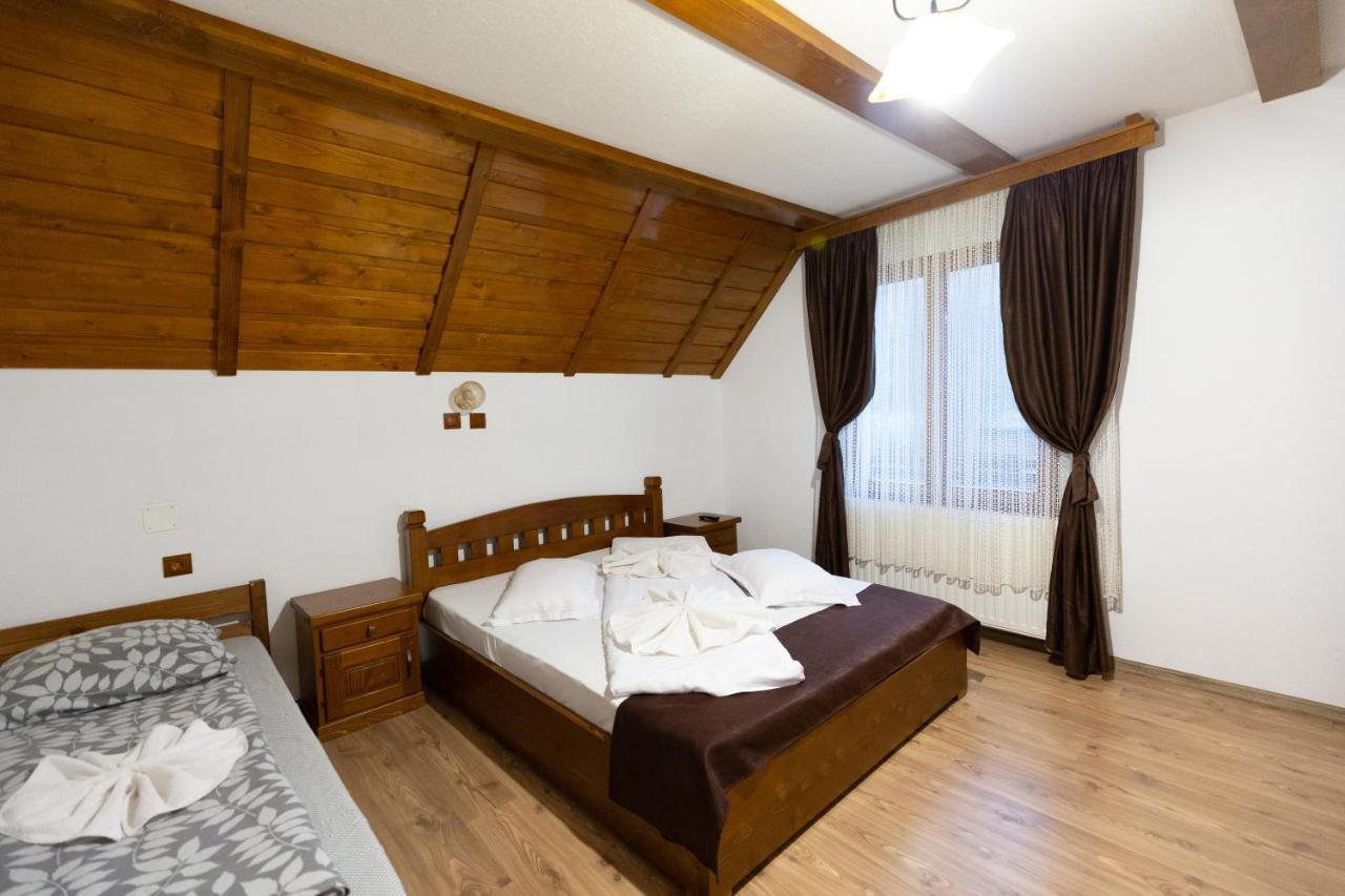 Conacul De Sub Munte Villa Novaci-Straini Bagian luar foto