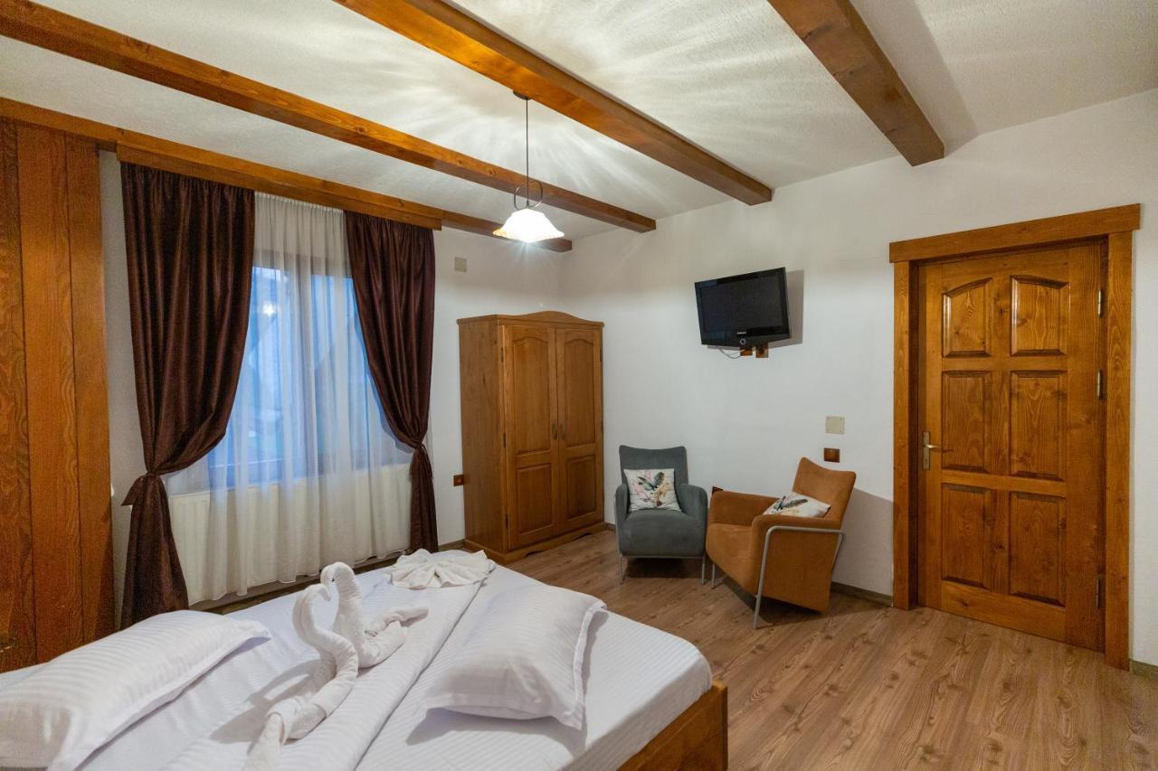 Conacul De Sub Munte Villa Novaci-Straini Bagian luar foto