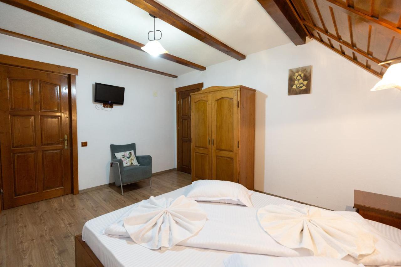Conacul De Sub Munte Villa Novaci-Straini Bagian luar foto