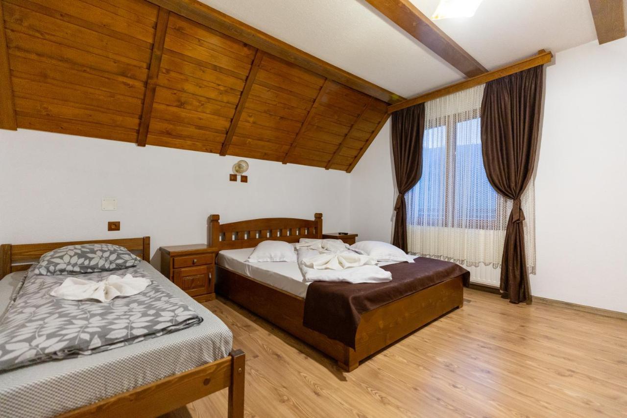 Conacul De Sub Munte Villa Novaci-Straini Bagian luar foto