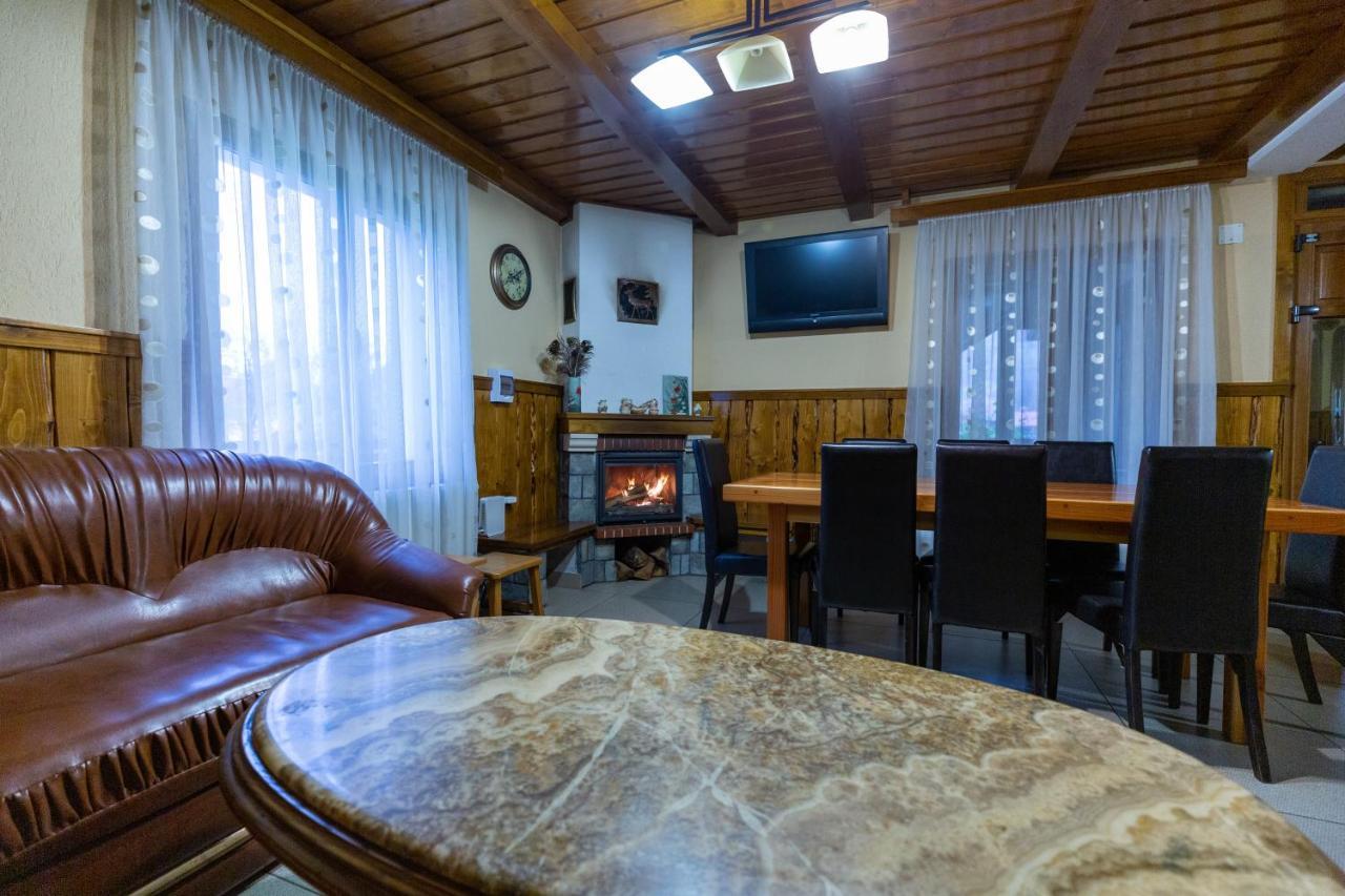Conacul De Sub Munte Villa Novaci-Straini Bagian luar foto