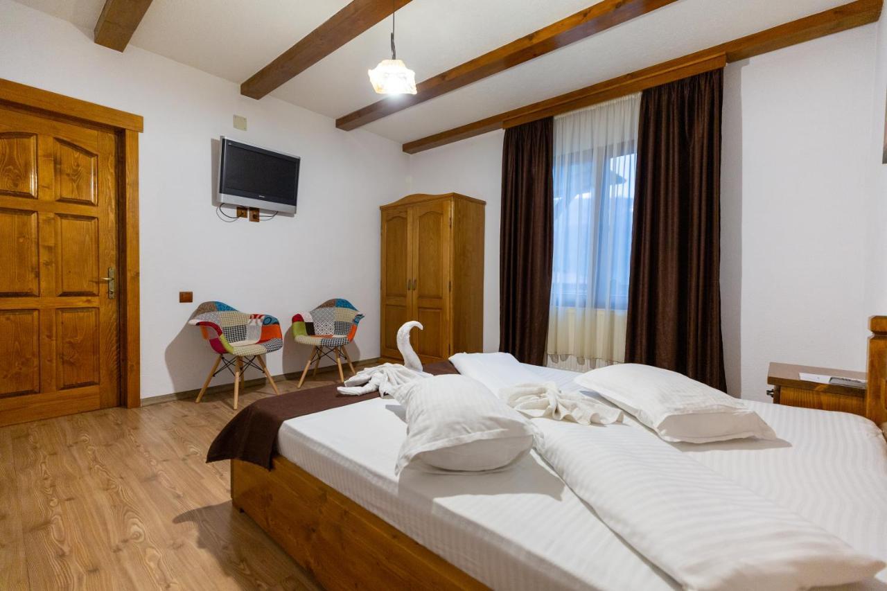 Conacul De Sub Munte Villa Novaci-Straini Bagian luar foto