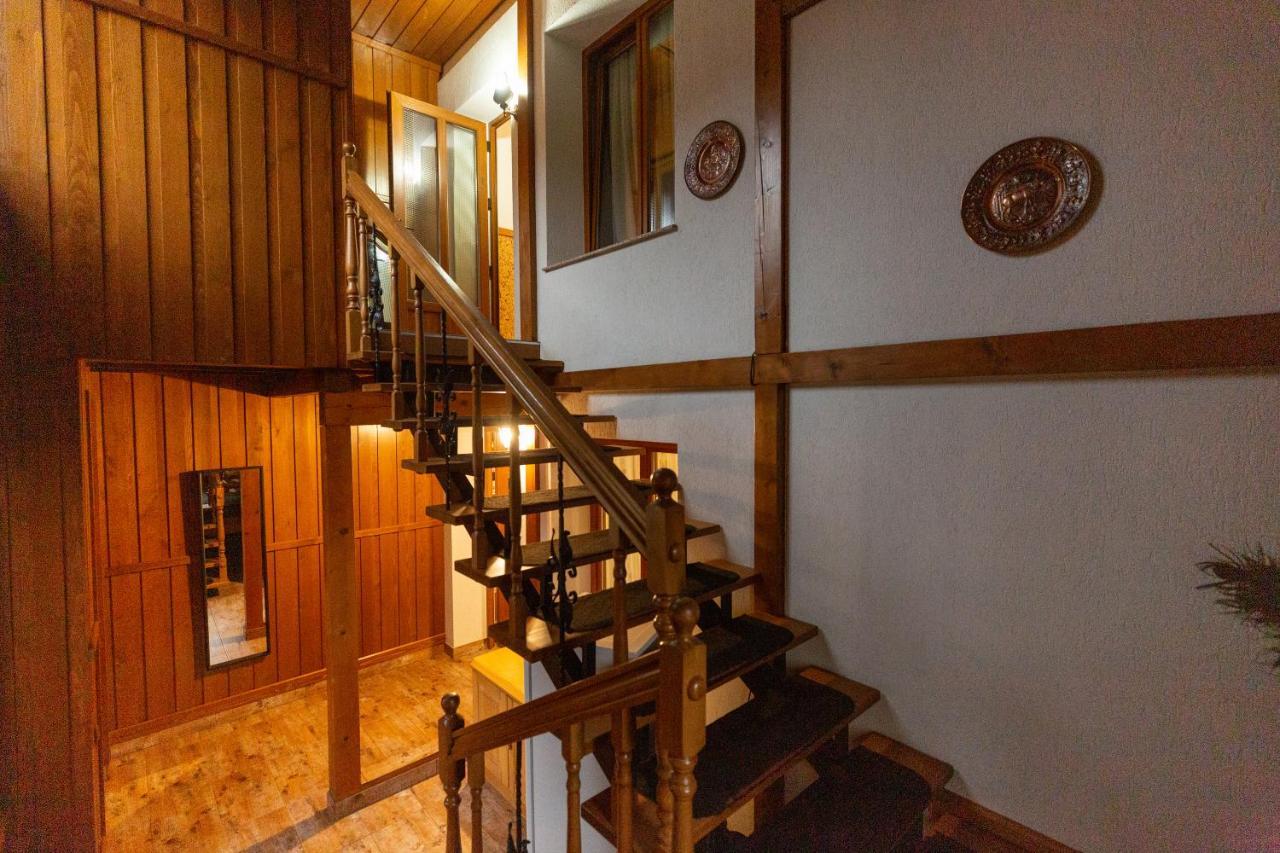 Conacul De Sub Munte Villa Novaci-Straini Bagian luar foto