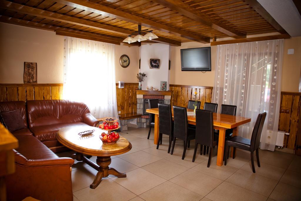 Conacul De Sub Munte Villa Novaci-Straini Bagian luar foto