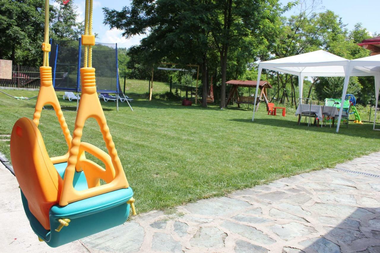 Conacul De Sub Munte Villa Novaci-Straini Bagian luar foto